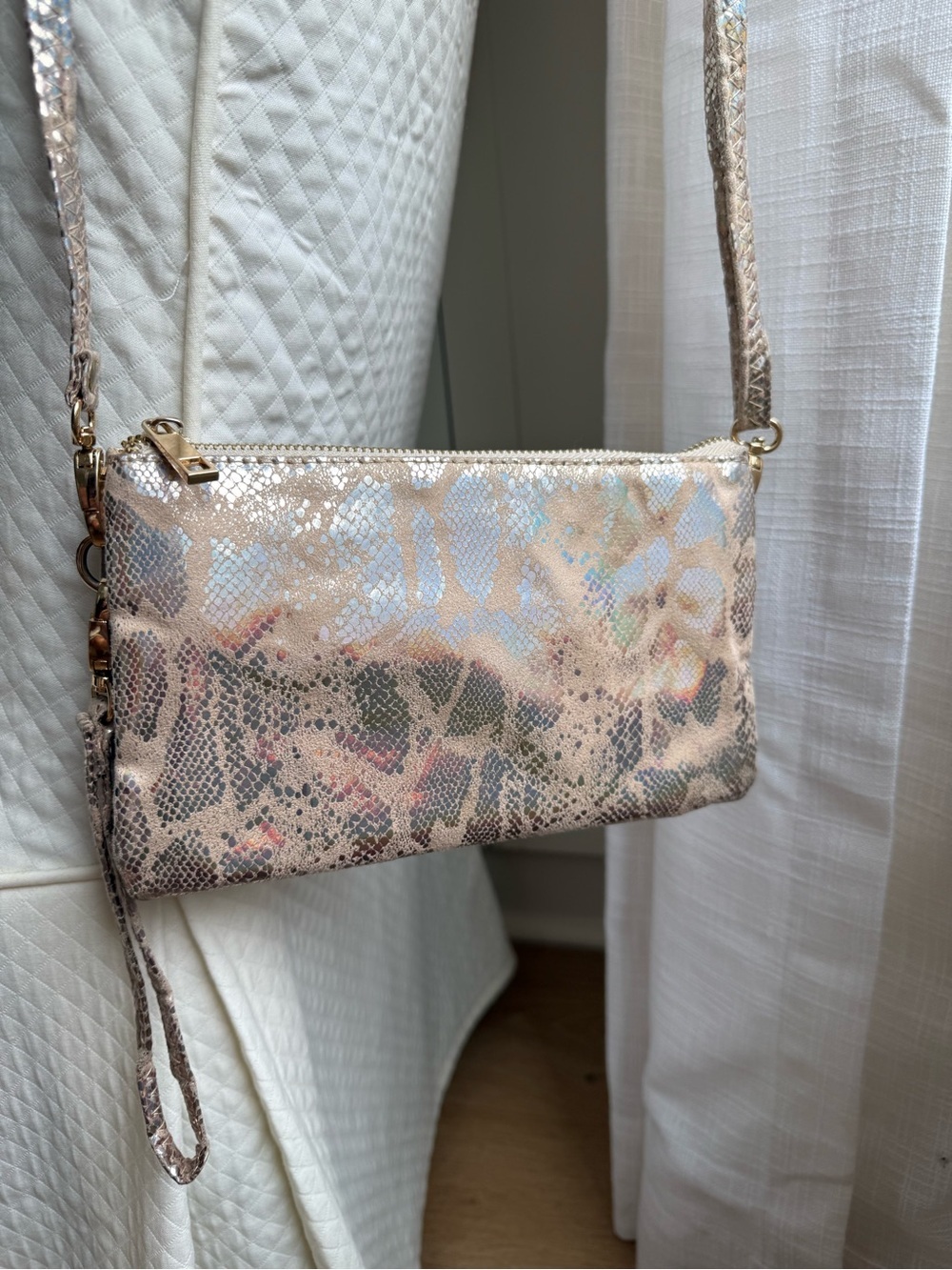 Caroline Hill Metallic Snakeskin Convertible Crossbody Clutch Wristlet